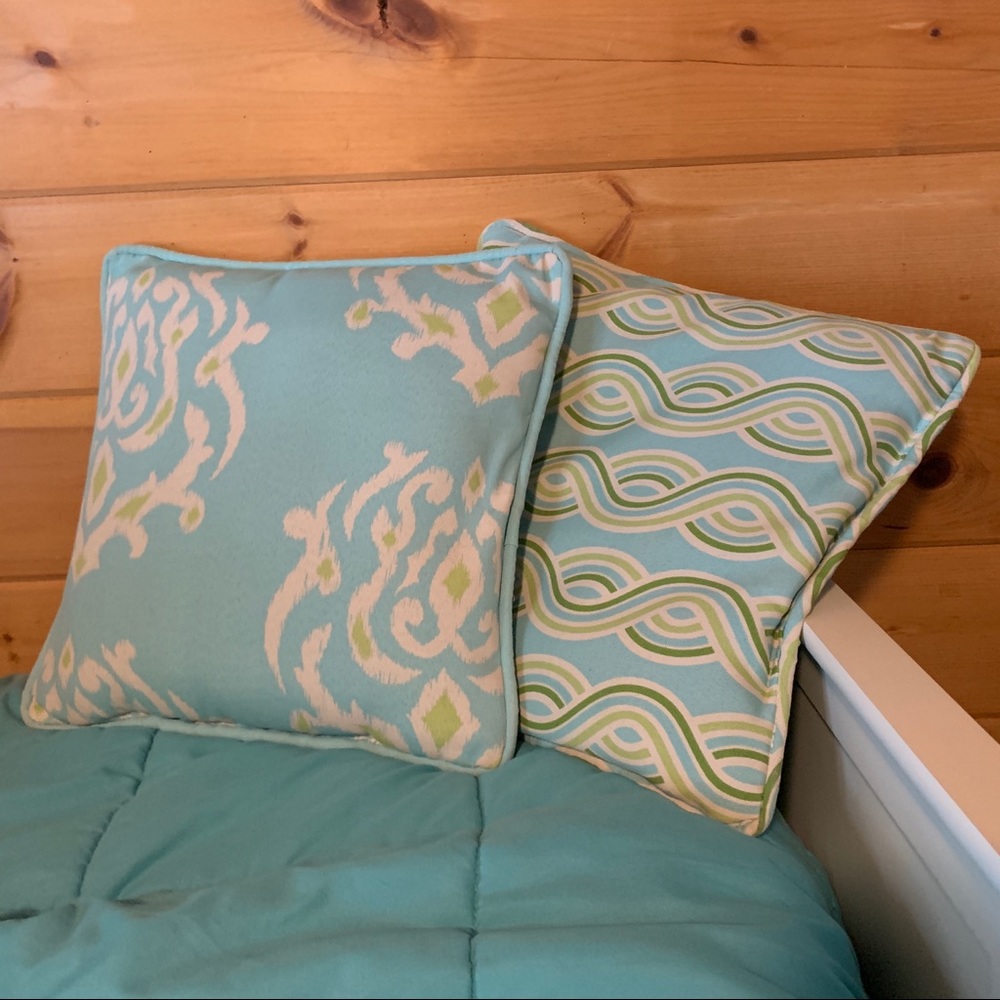 Set of 2 Blue/Green Throw Pillows